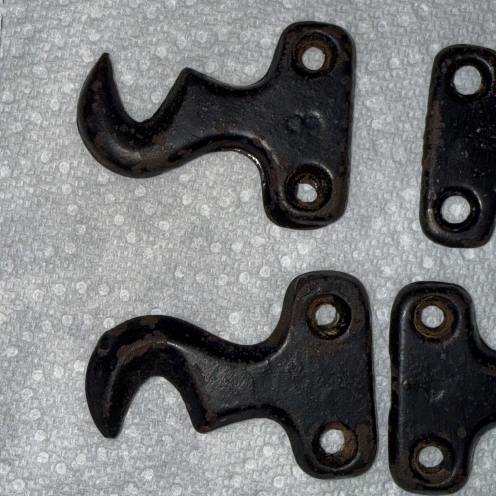 Antique 1892 Singer VS 27 Treadle Sewing Machine Set 4 Drawer Mounting Clips - Picture 4 of 4